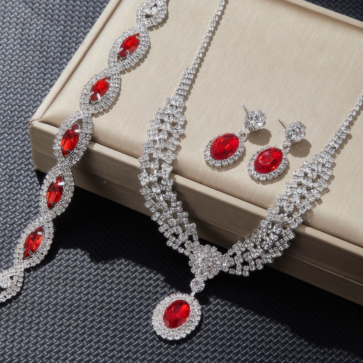 New European And American Style Elegant Luxury Sapphire Necklace Set Of Four Pieces - Image 6