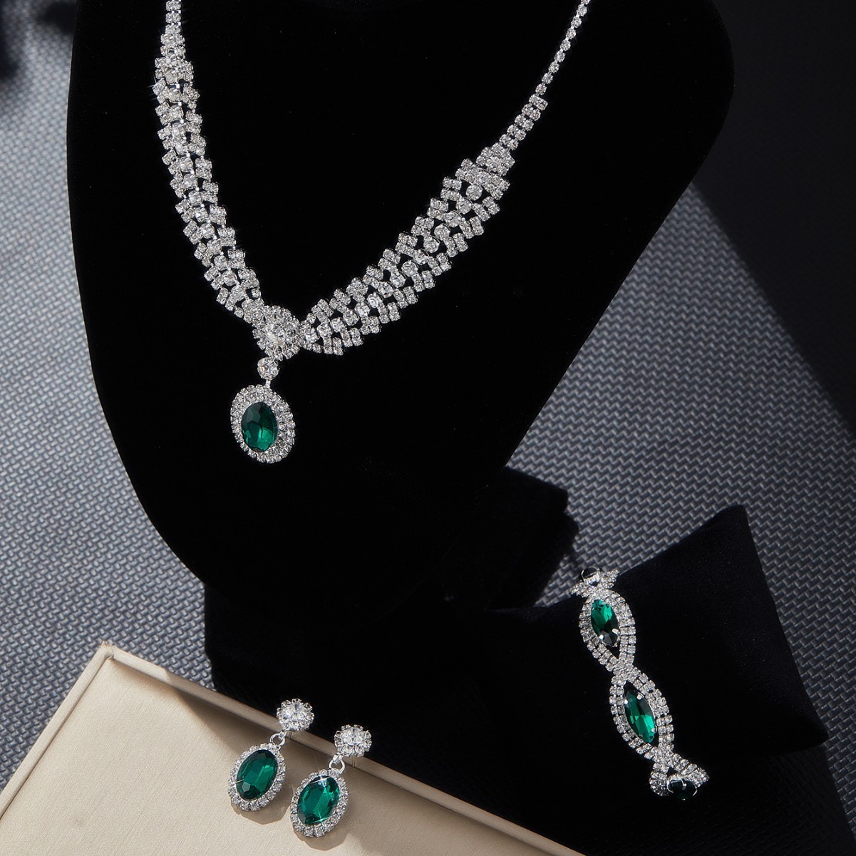New European And American Style Elegant Luxury Sapphire Necklace Set Of Four Pieces - Image 9