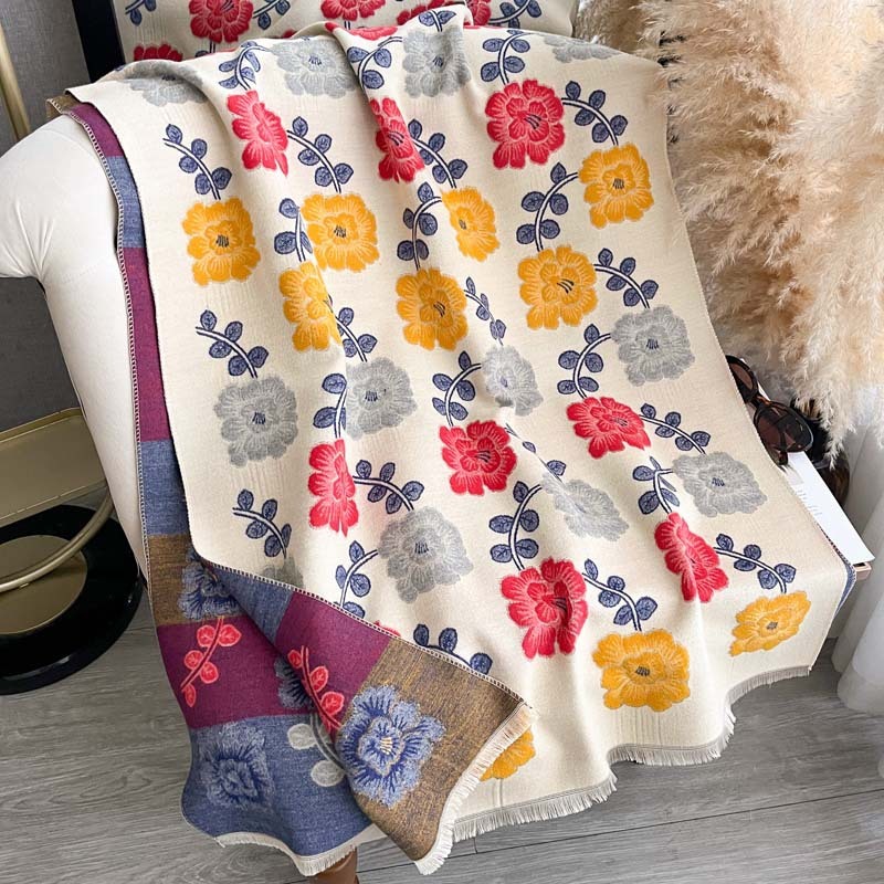 Retro Floral Soft And Warm Shawl - Image 3